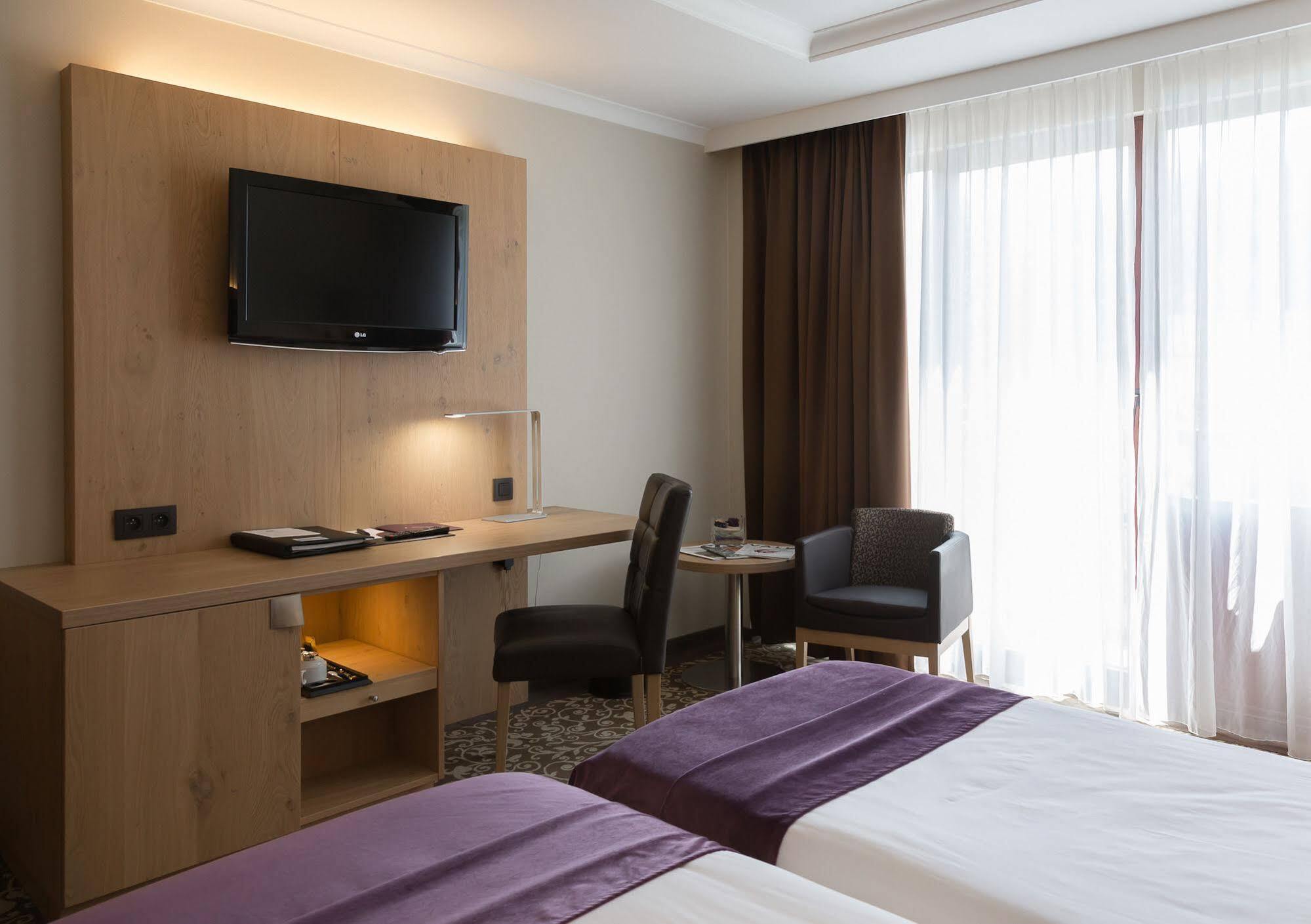 Hotel Restaurant Van Der Valk Nivelles-Sud Buitenkant foto